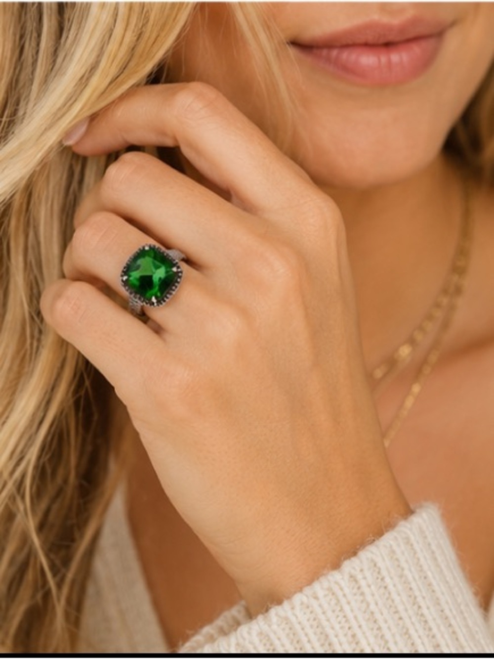 925 Elegant Green Gemstone Ring with Silver Band - Women's Jewelry - Picture 2 of 6